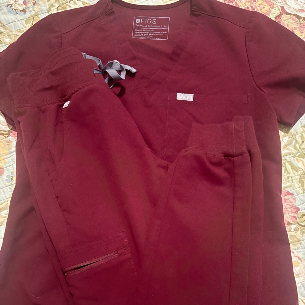 Figs Maroon Scrub set Xs top XXS Tall joggers